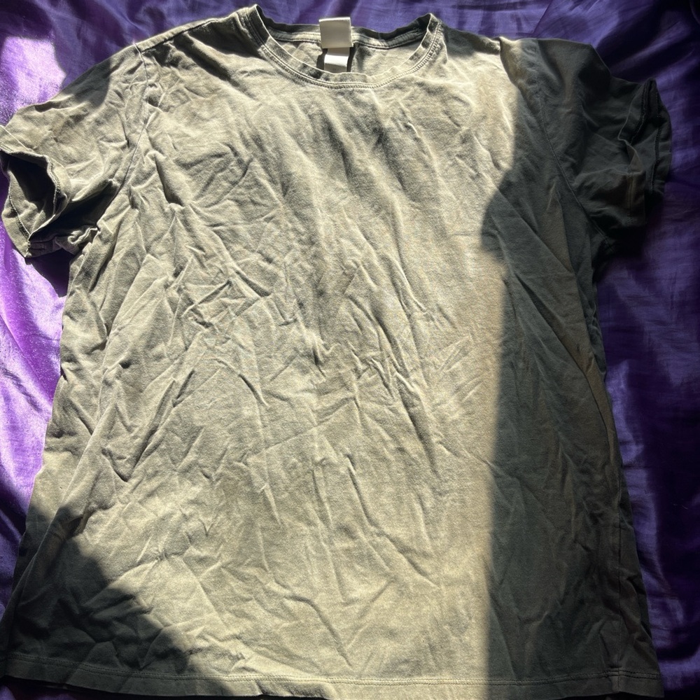 Green H&M men’s t-shirt